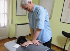 Jerónimo Arenas, En Su Consulta De Quiropráctica