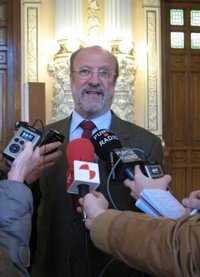 De la Riva promete luchar por mantener el emplazamiento de la concentración porque es "el mejor"