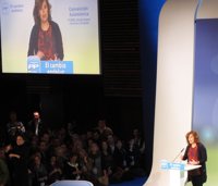 Sáenz de Santamaría urge a cambiar la forma de gobernar en Andalucía y dice que Arenas "se dejará la piel"