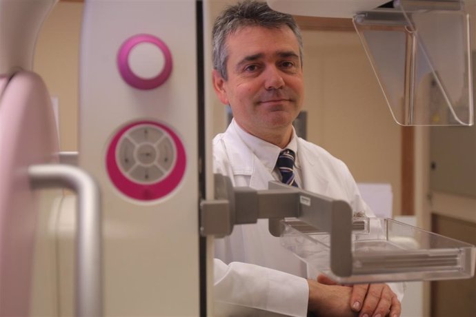 Luis Pina, Especialista En Radiografía Del Área De Patología Mamaria De La CUN