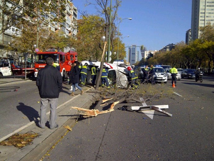 Emergencias Madrid Atiende Un Accidente De Tráfico En La Castellana