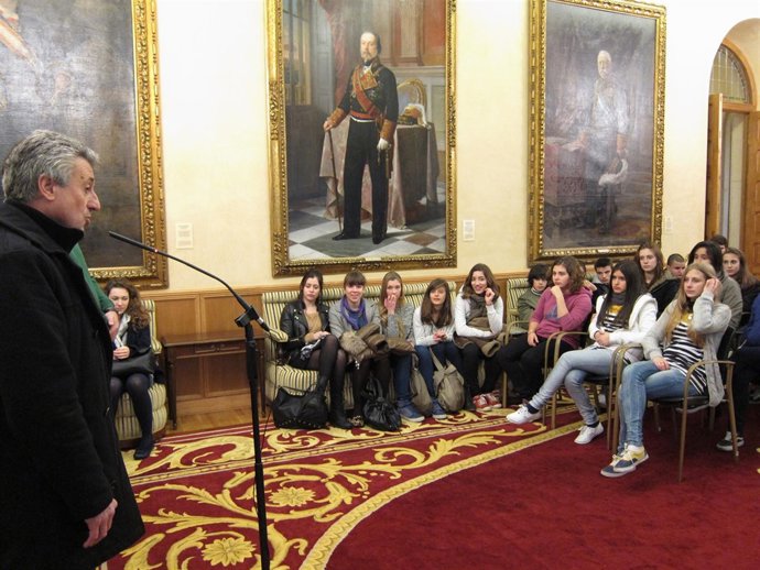 Rubiera, Durante Su Recepción A Estudiantes De Burdeos.