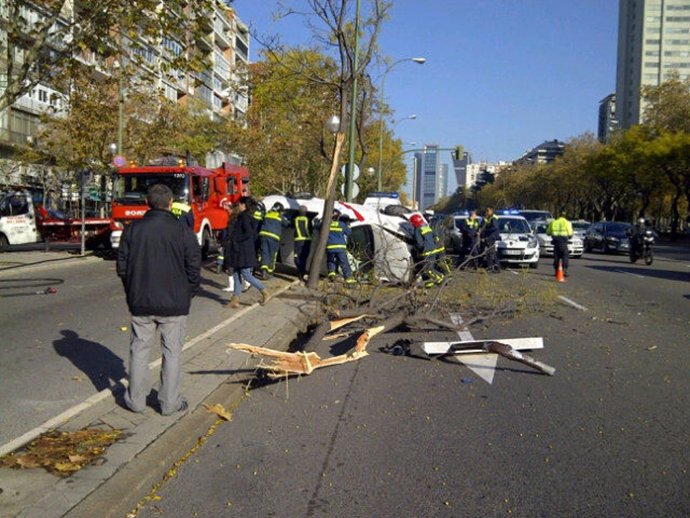 Emergencias Madrid Atiende Un Accidente De Tráfico En La Castellana