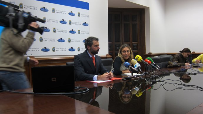 La Concejala De Medio Ambiente Y El Director De Aqualia, En Rueda De Prensa 