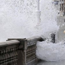 Oleaje en el norte de España por el mal tiempo