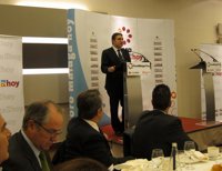 Bendodo dice que la Costa del Sol debe aprovechar la época de cambio para mejorar y seguir siendo líder