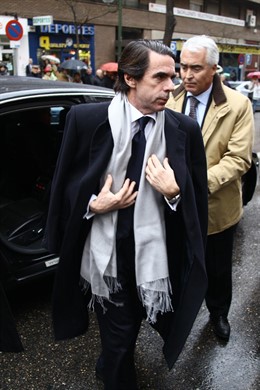 Aznar, En La Capilla Ardiente De Manuel Fraga