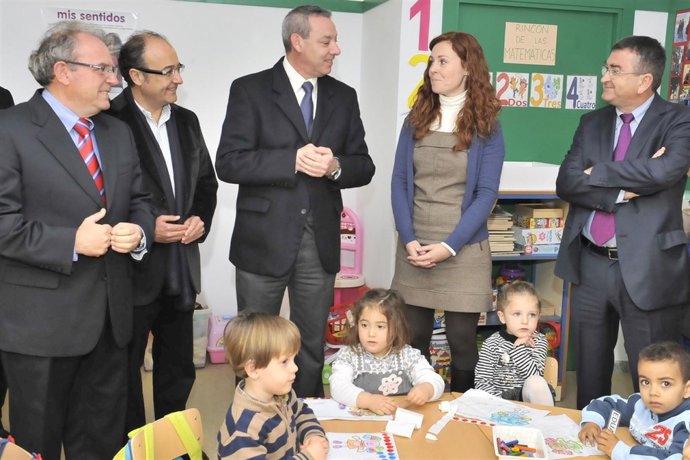 Álvarez De La Chica Visita Un Colegio De Vícar, Almería. 