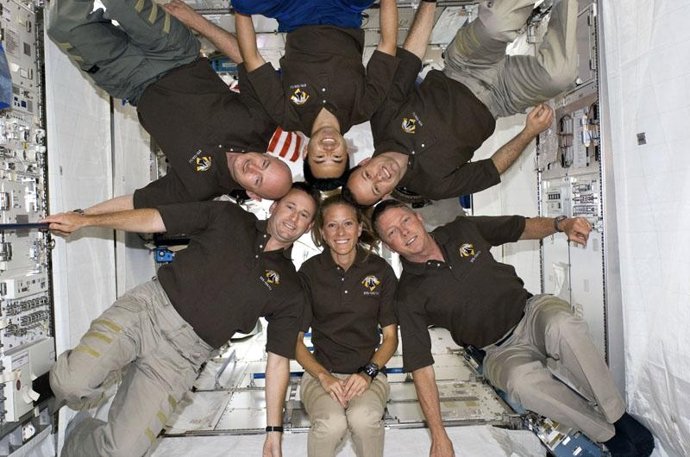 astronautas del Discovery