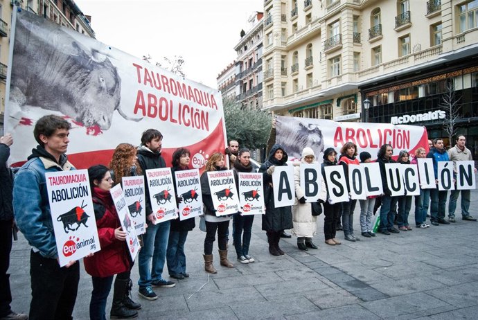 Activistas Pidiendo La Abolición De Las Corridas De Toros