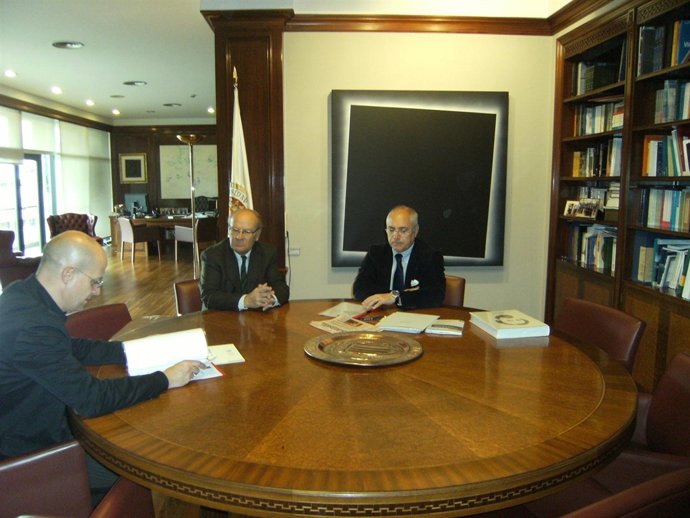 Juan Juliá Y Ramón Ferrer Firman Un Convenio De Colaboración