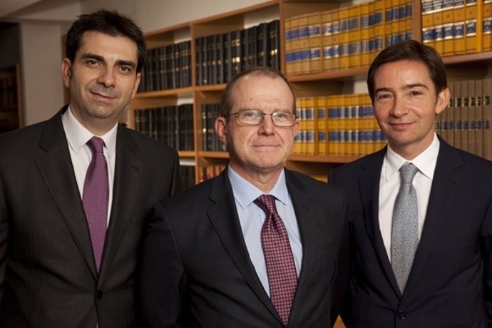 Enrique Navarro, Ernesto Rivera Y Juan Alegre De Thomas Cooper