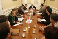 Arasti manifiesta el apoyo del Gobierno a la plantilla de Teka y su "profunda preocupación" por el ERE