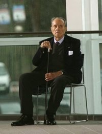 'Vivas' a Don Manuel y a España despiden los restos mortales de Fraga