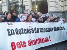 Trabajadores De Metro Bilbao Ante Las Juntas Generales De Bzkaia