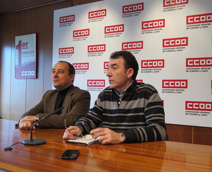 El Secretario Confederal De SS De CC.OO. Junto Al Dirigente De Cyl