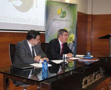 El Presidente De Feacyl, Javier Cepeda (Dcha), Junto A Héctor García, De Cecale