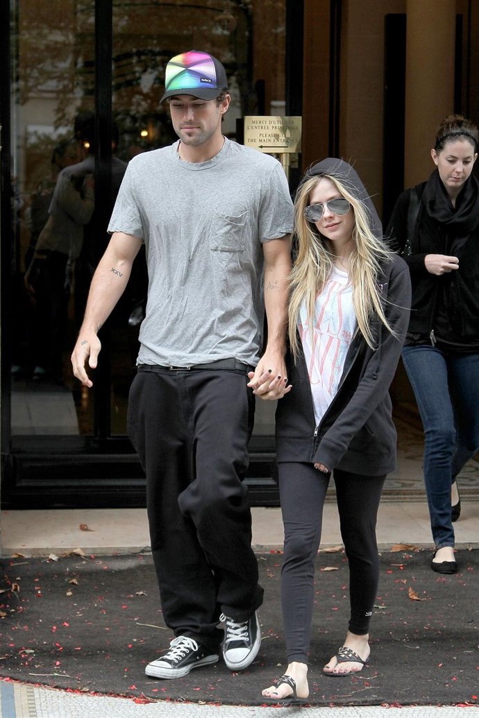 Avril Lavigne Andando Con Su Novio Brody Jenner Por La Calle