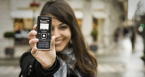 Chica Con Teléfono Móvil