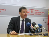 Gómez exige a Aguirre que rectifique con el Consejo de Administración de Metro y denuncia "falta de transparencia"