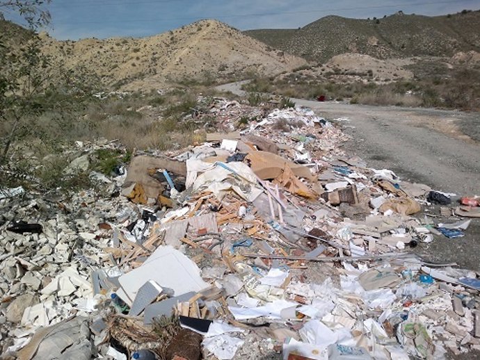 Ecologistas En Acción Denuncia Un Vertedero Ilegal En Abarán