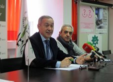 Serafín De Abajo Olea (Izquierda) Acompañado Por El Pintor Leonés Ramón Villa 