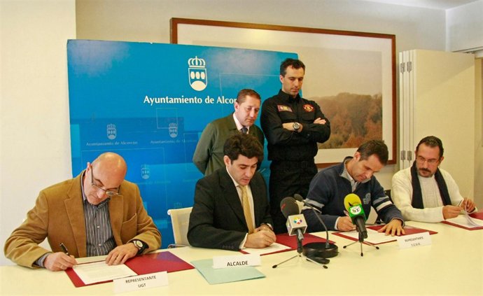 Gobierno Y Sindicatos Firman La Reorganización De Bomberos Y Protección Civil