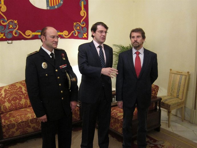 José Manuel Fernandez, Alfonso Fernández Mañueco Y Julián Rivero  (D)