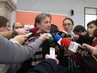 Escobar (IU) afirma que los presupuestos no provocan "entusiasmo" pero "permiten resistir y aguantar"