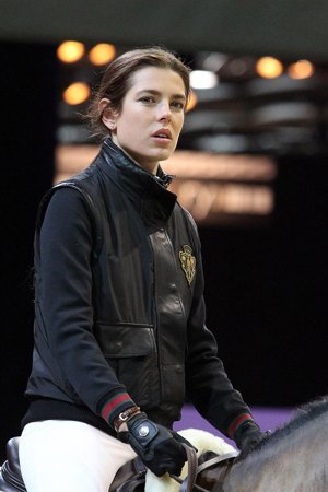 Carlota Casiraghi Montando A Caballo