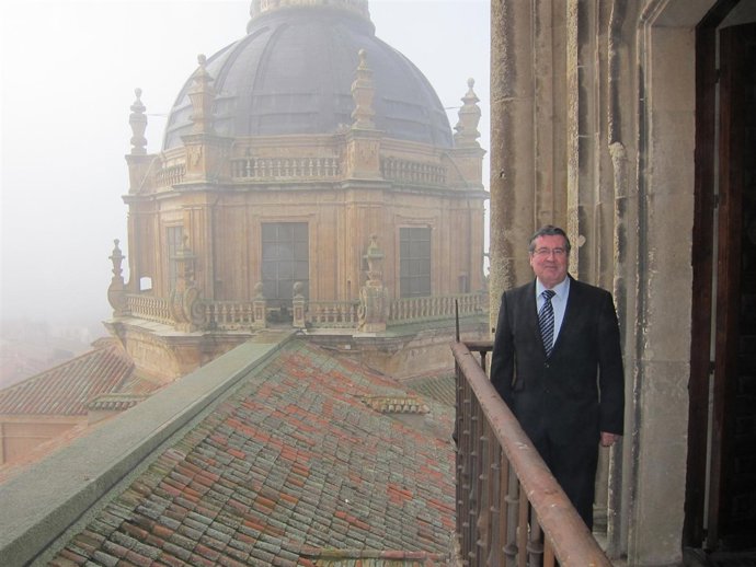 El Rector De La UPSA, Ángel Galindo, En Las Torres De La Clerecía De Salamanca