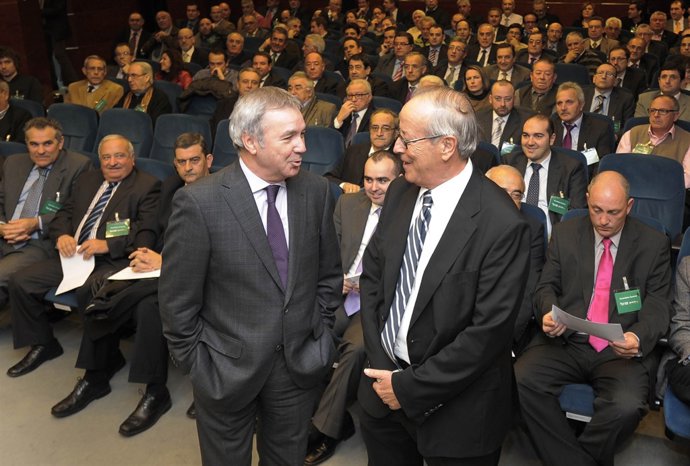 Juan Antonio Gisbert Y Eduardo Ferrer En La Asamblea General De Ruralcaja.