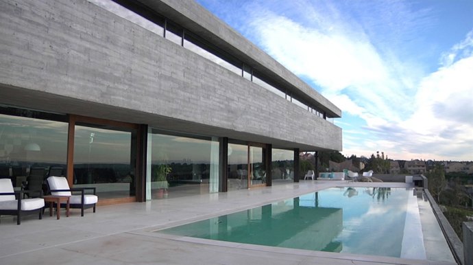 Casaza Con Piscinaza En ¿Quién Vive Ahí?