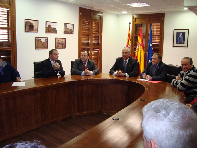 Antonio Suárez Reunido Con Alcaldes Y Consejeros Comarcales De Campo De Borja