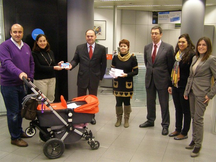 Entrega Del Premio Al Primer Bebé Del Año En Tarazona     