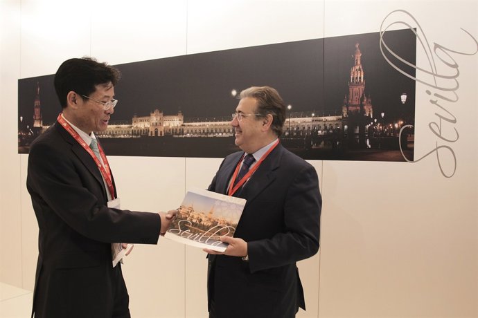 Juan Ignacio Zoido Tras La Firma Del Proyecto  'Chinese Friendly City' 