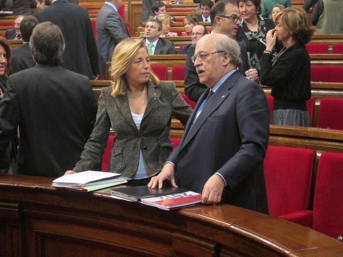 La Vicepresidenta Joana Ortega Y El Conseller Andreu Mas-Colell, En El Parlament