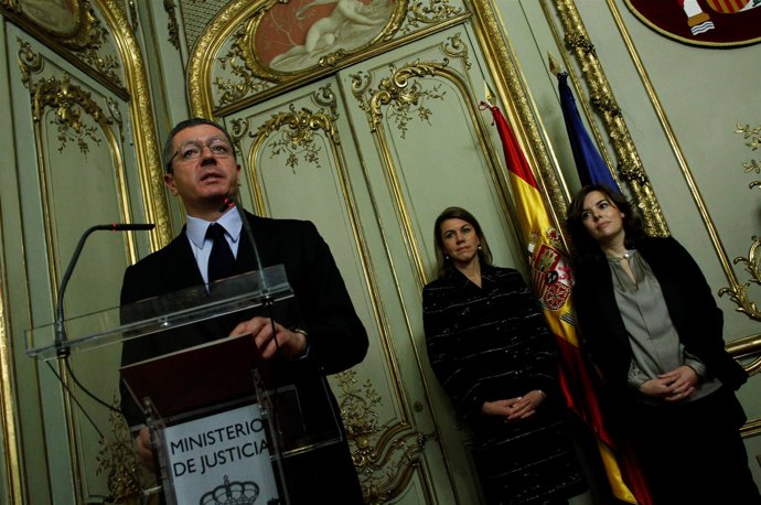 Ruiz Gallardón, Y Detrás Cospedal Y Sáenz De Santamaría