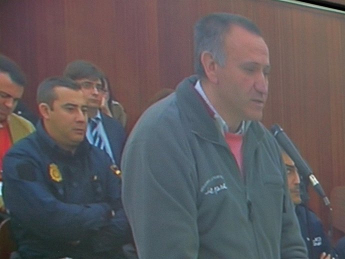 Santiago Del Valle Durante El Juicio