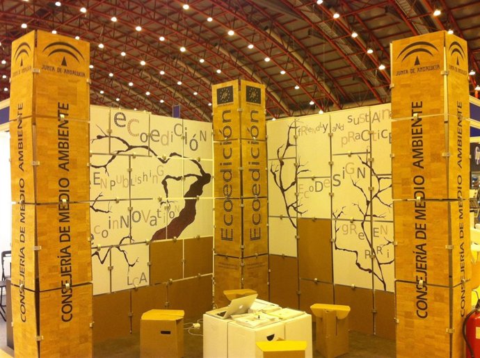 Expositor De La Consejería De Medio Ambiente En La Feria Del Libro De Londres