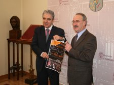 Antonio Gómez Bueno (Izquierda), Y El Alcalde De La Alberca, Jesús Pascual