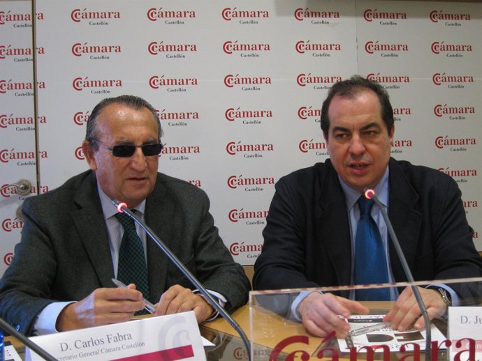 Carlos Fabra En Rueda De Prensa Junto Con Un Experto En Coaching               