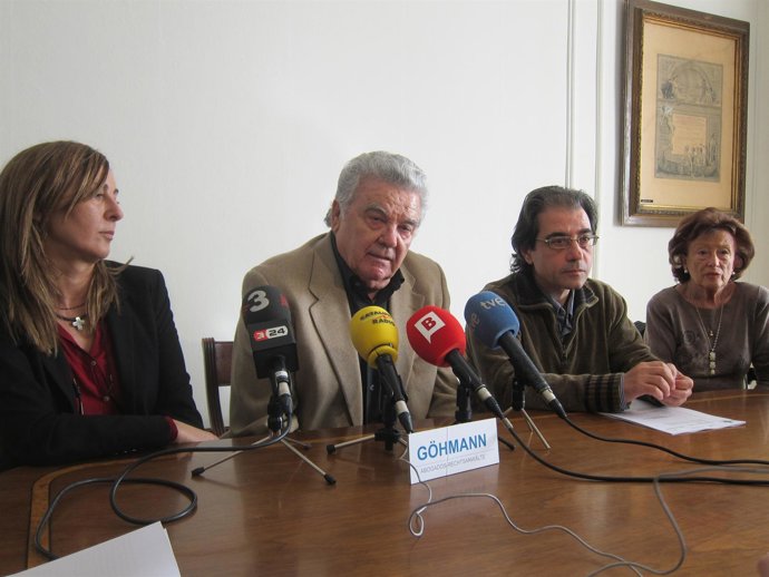 Los Abogados Elena Moreno Y Eduard Moreno Y El Arquitecto Carlos Pérez