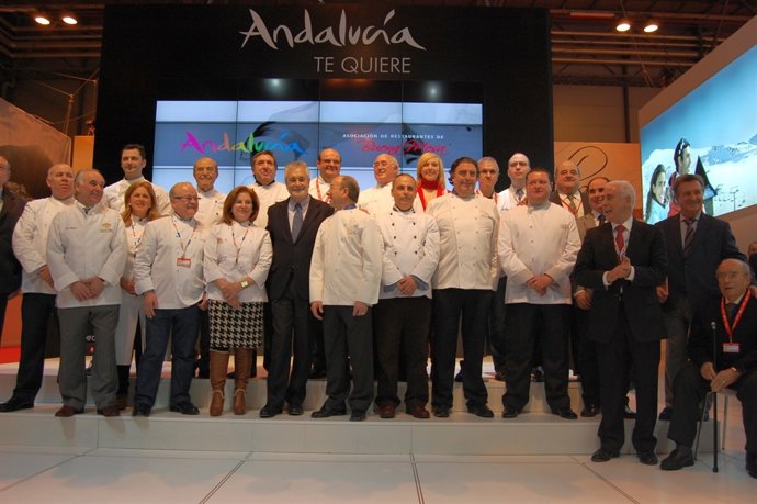 Griñán, Con Los Restauradores De La Asociación Buena Mesa En Fitur