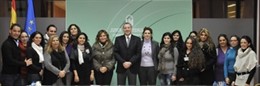 El Consejero De Educación Con Las Asociadas De FAKALI