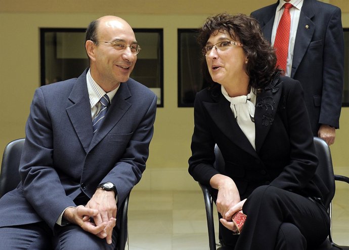 El Consejero De La CNE Tomás Gómez, A La Izquierda