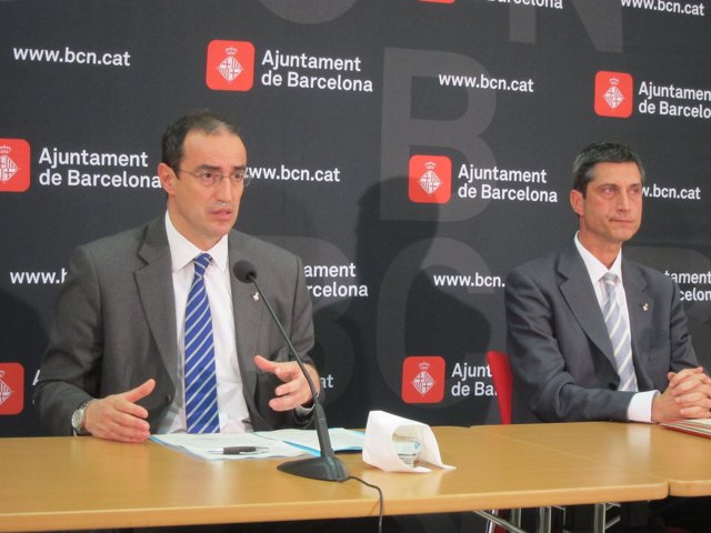 El Tercer Teniente De Alcalde De Barcelona, A. Vives, Y El Concejal J. Martí