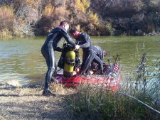 Buzos En La Búsqueda De Los Dos Niños Desaparecidos En Córdoba