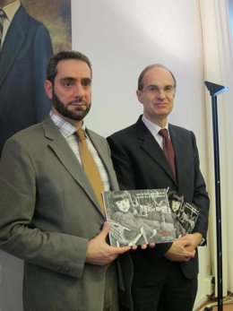 Presidente Del Colegio De Veterinarios Y Del Parlamento De Cantabria 