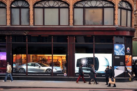 Fisker Karma En Los Almacenes Harrods De Londres